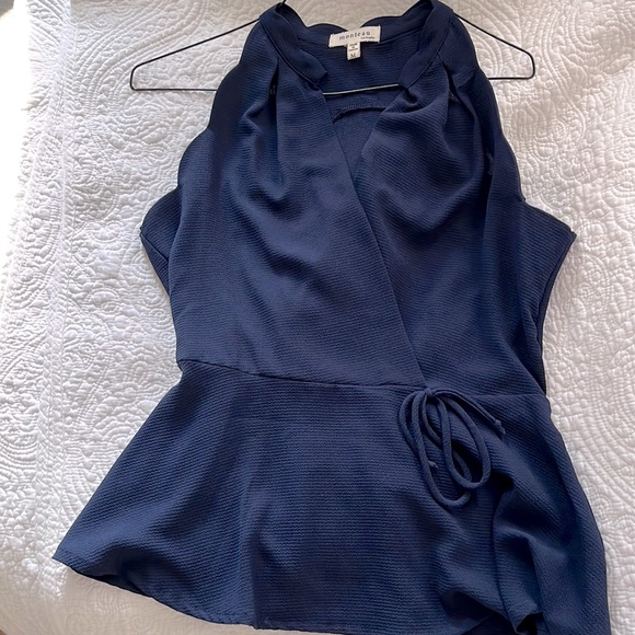 Monteau Tops - Monteau Med navy blue sleeveless peplum bow on left side top scalloped neckline